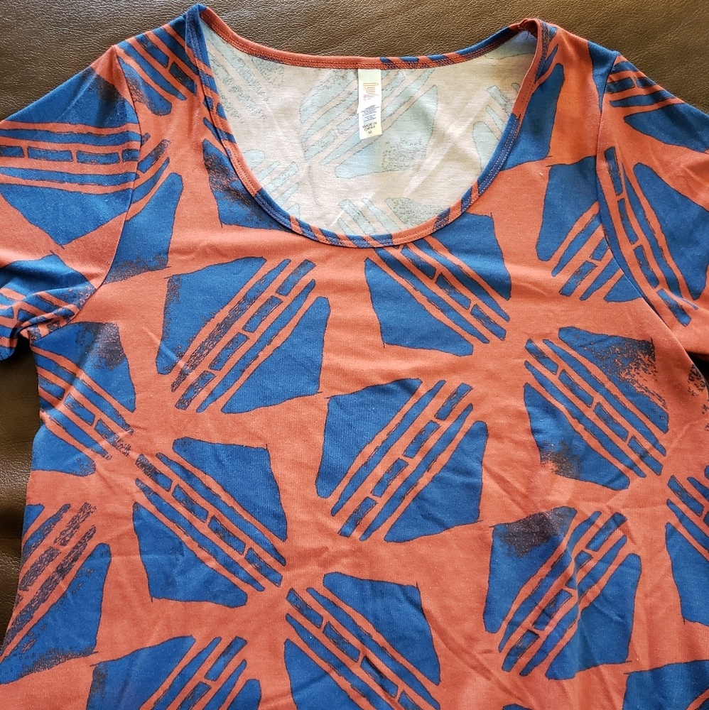 😍LuLaRoe Burnt Orange & Blue Classic Tee